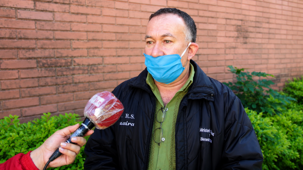 Mario Fernández Candia durante una entrevista en el Hospital Regional de Villarrica en 2020